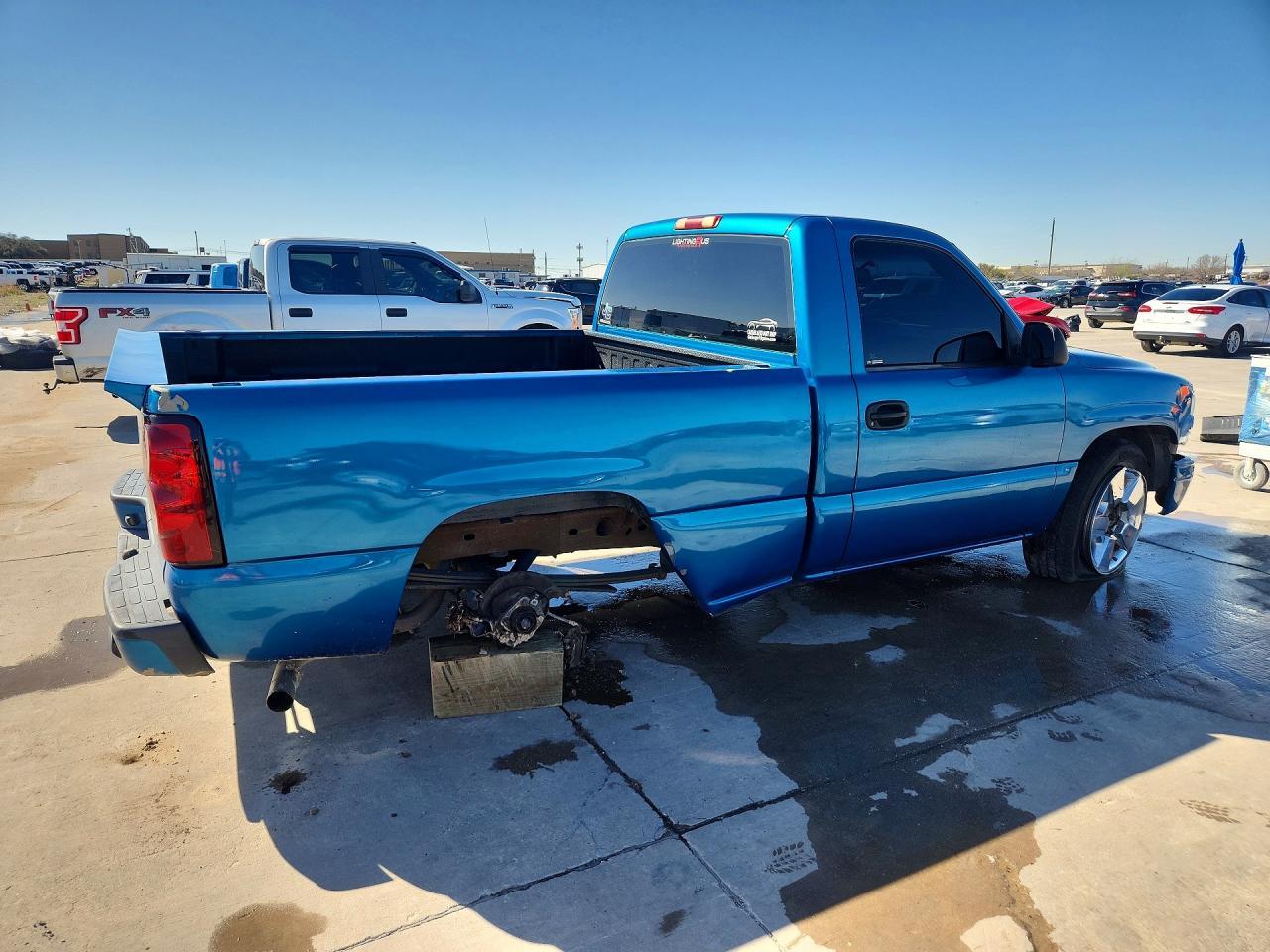 2000 Chevrolet Silverado C1500 - Image 3