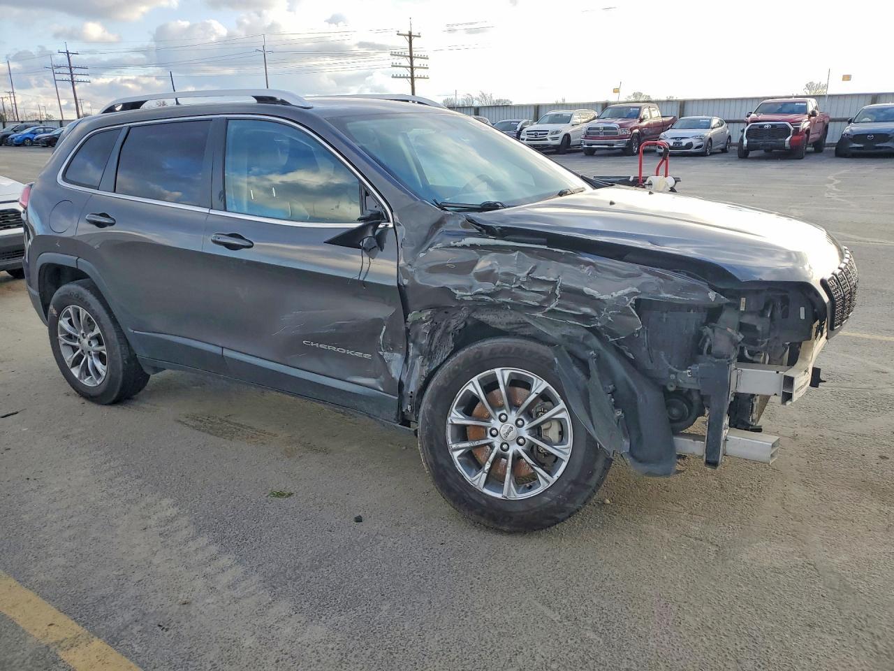 2019 Jeep Cherokee - Image 4