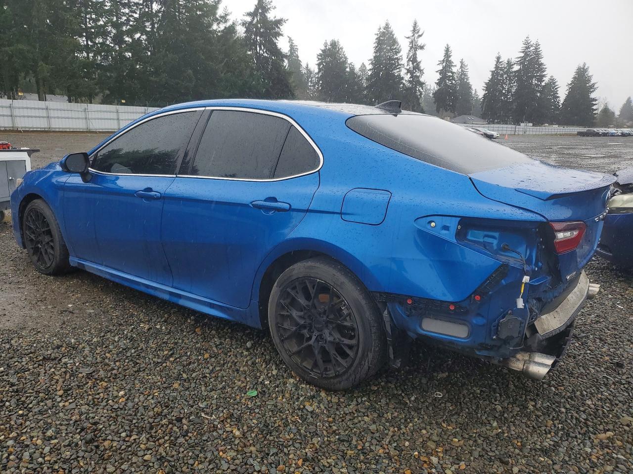 2018 Toyota Camry Xse V6 - Image 2