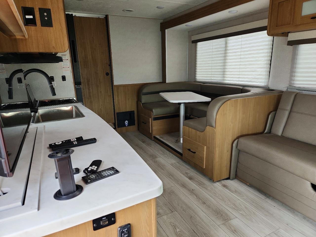 2024 Ford Econoline E450 Super Duty Cutaway Van - Фото 6