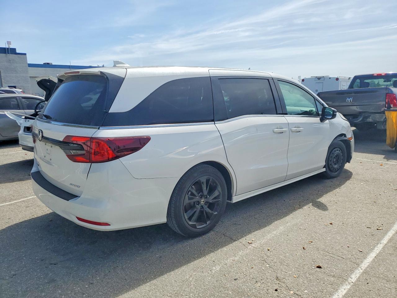 2023 Honda Odyssey Sport-L - Фото 3