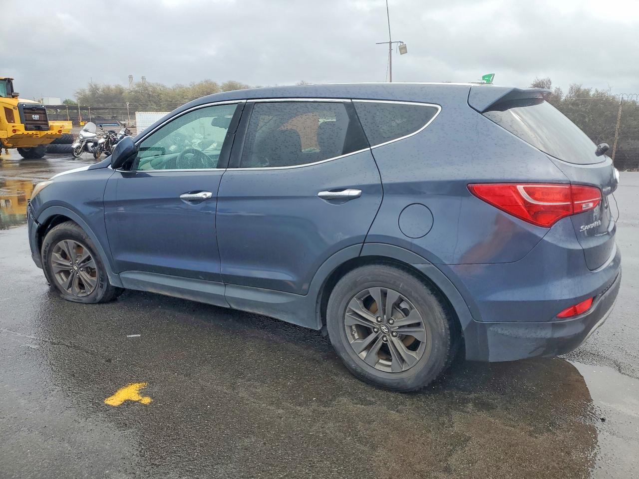 2014 Hyundai Santa Fe - Image 2