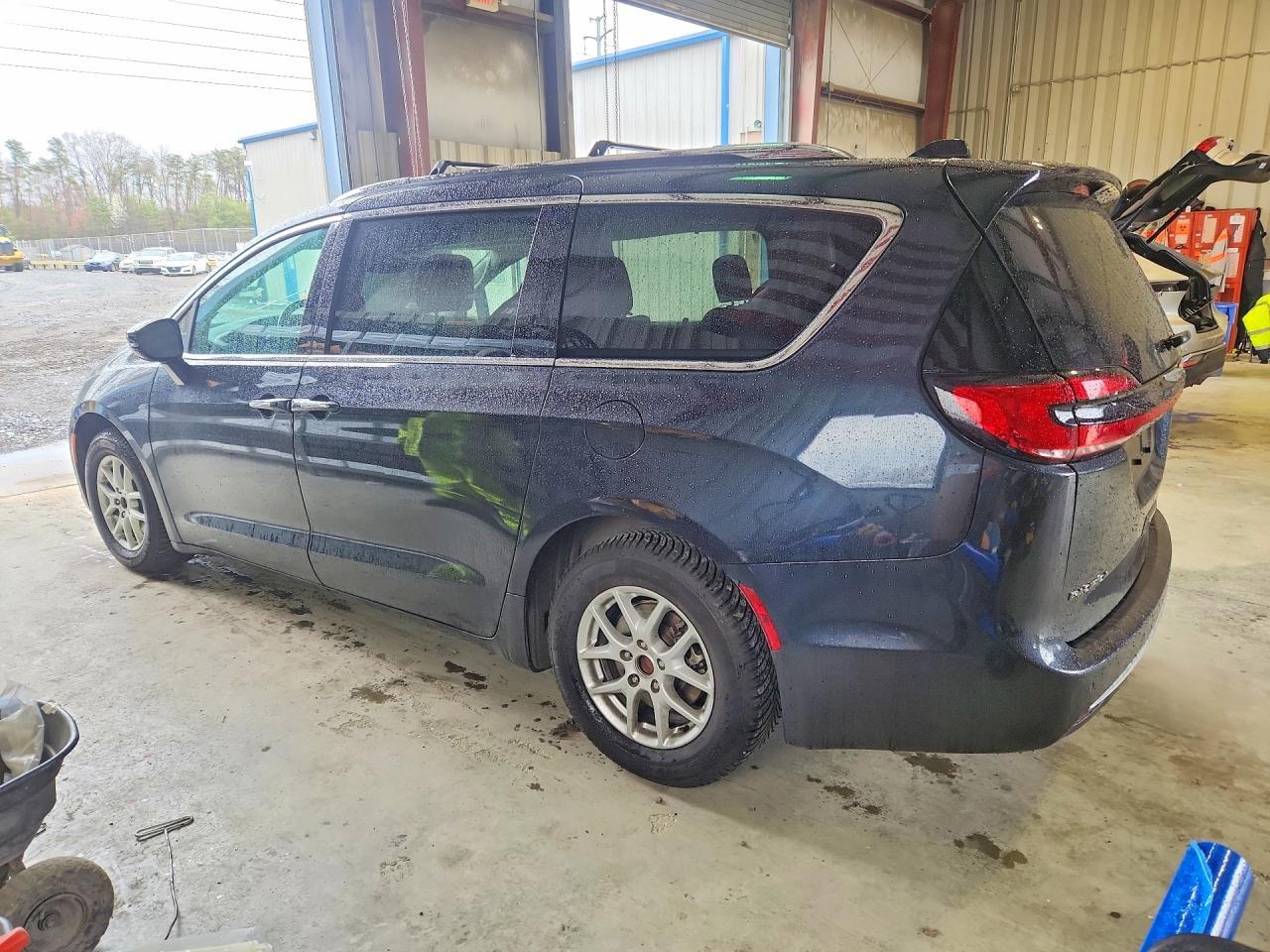 2021 Chrysler Pacifica Touring L - Фото 2