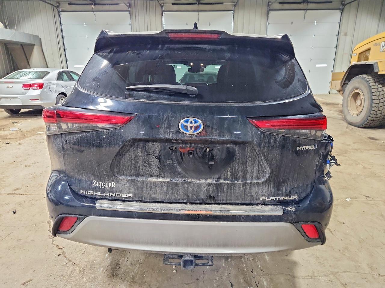 2021 Toyota Highlander Hybrid Platinum - Image 6