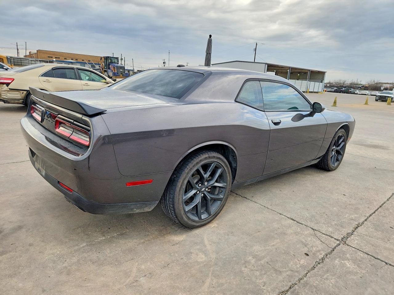 2022 Dodge Challenger Sxt - Фото 3