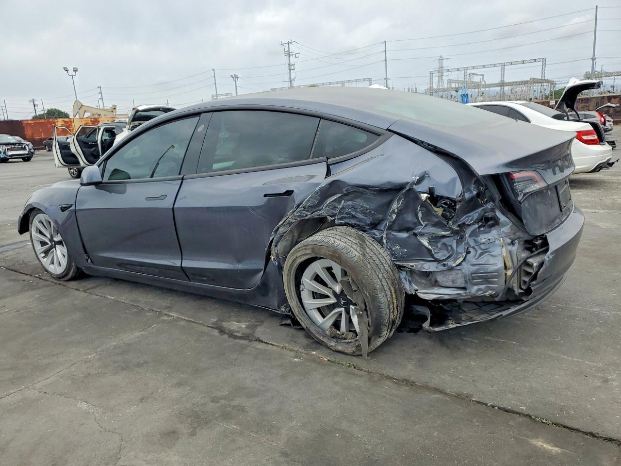 2023 Tesla Model 3 - Фото 2