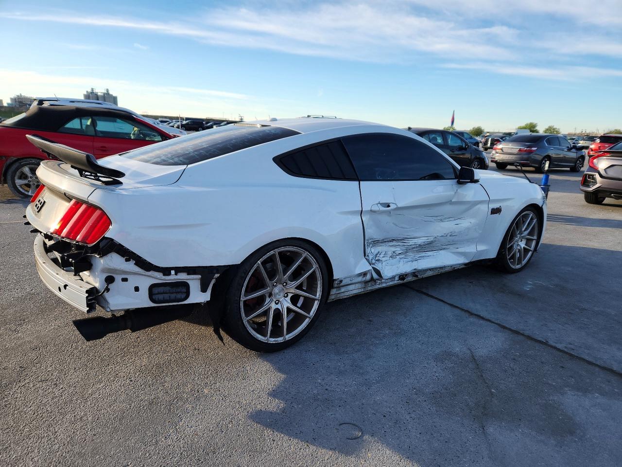 2016 Ford Mustang - Фото 3
