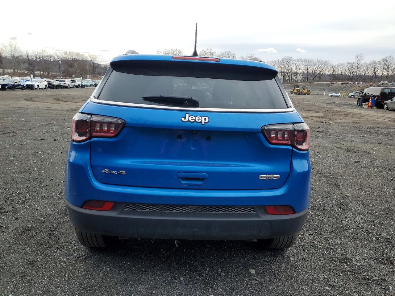 2023 Jeep Compass Latitude - Image 6
