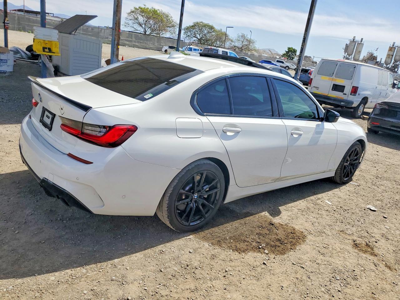 2019 BMW Motorrad 330I - Фото 3