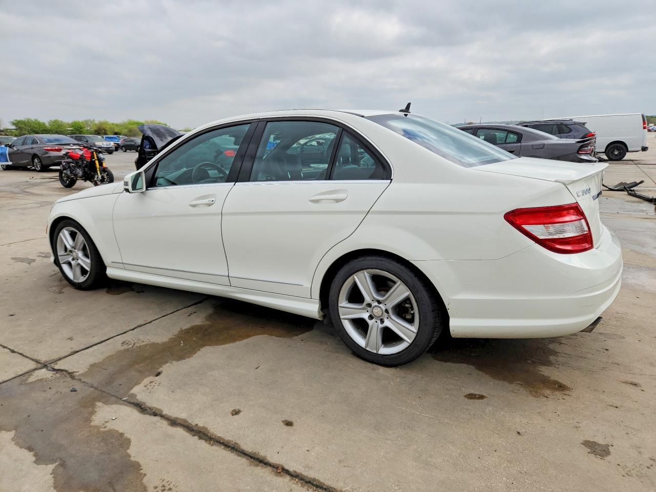 2011 Mercedes Benz C 300 4Matic - Фото 2