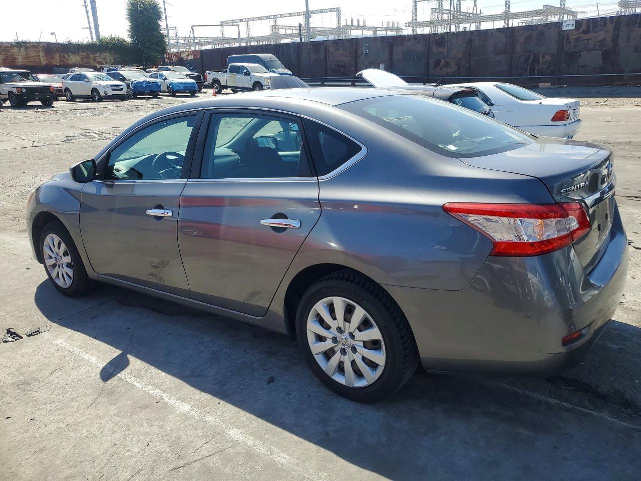 2015 Nissan Sentra - Фото 2