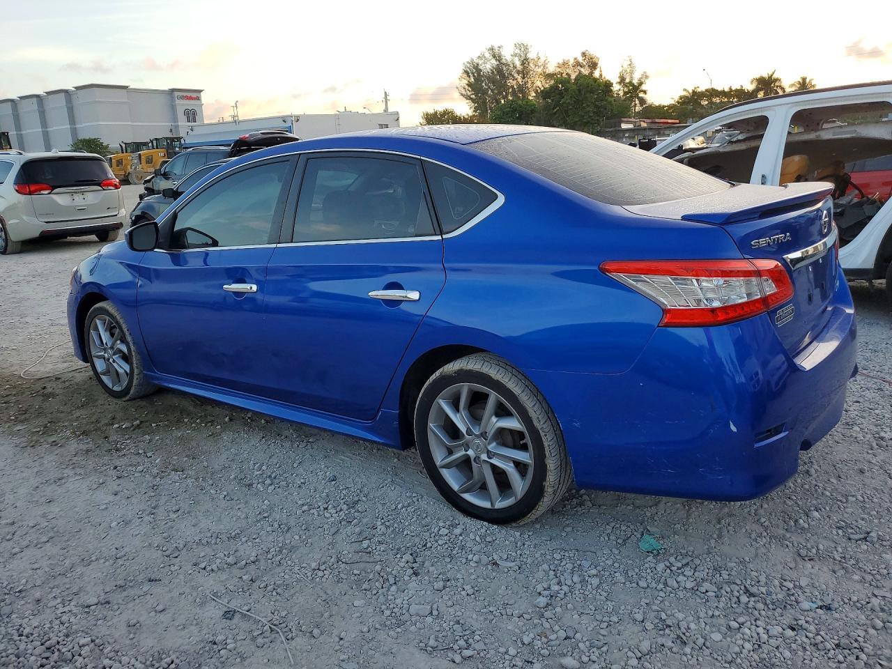 2013 Nissan Sentra S - Фото 2
