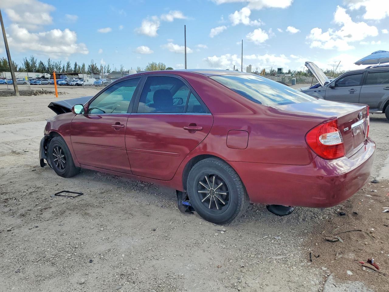 2002 Toyota Camry Le - Фото 2