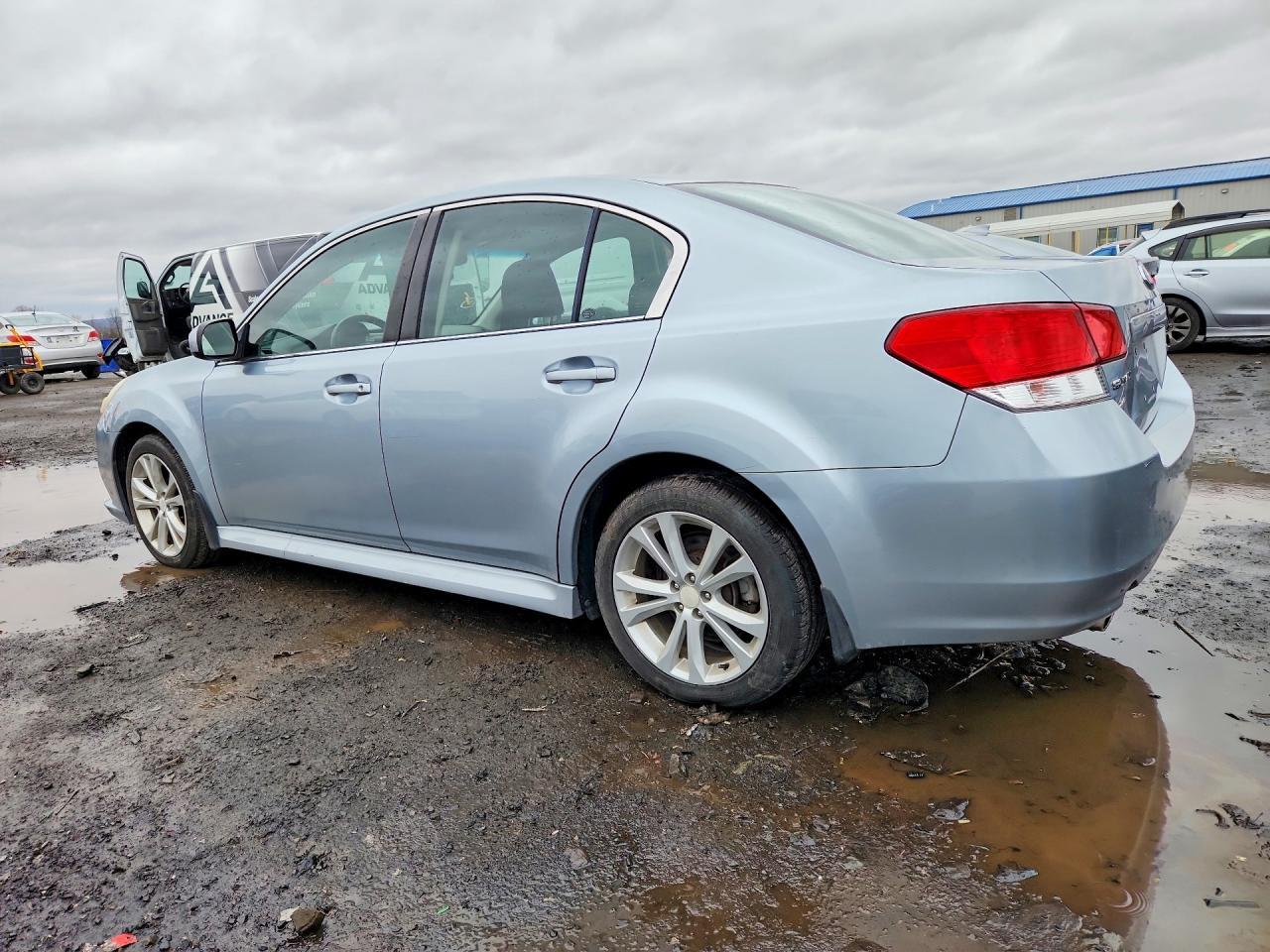 2013 Subaru Legacy 2.5I Premium - Фото 2