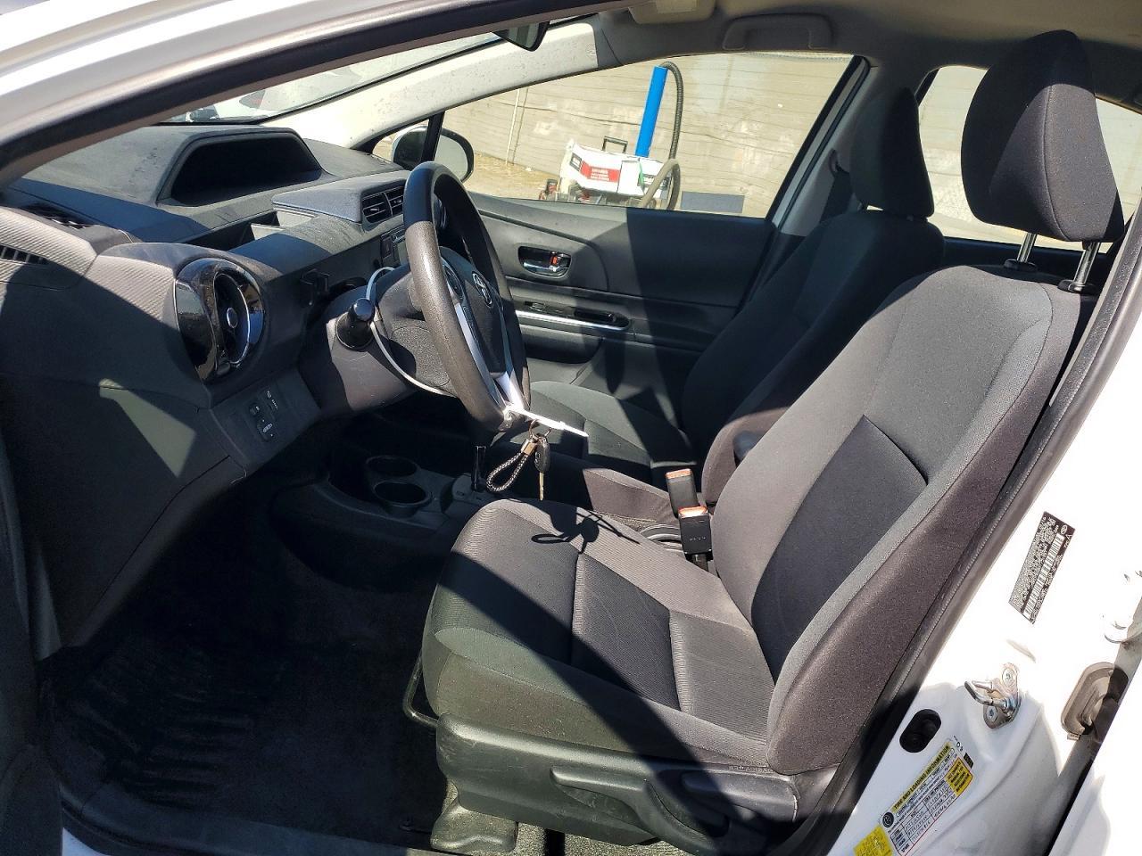 2016 Toyota Prius C Two - Фото 7