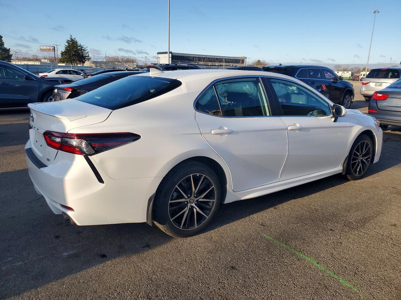 2023 Toyota Camry Se - Image 3
