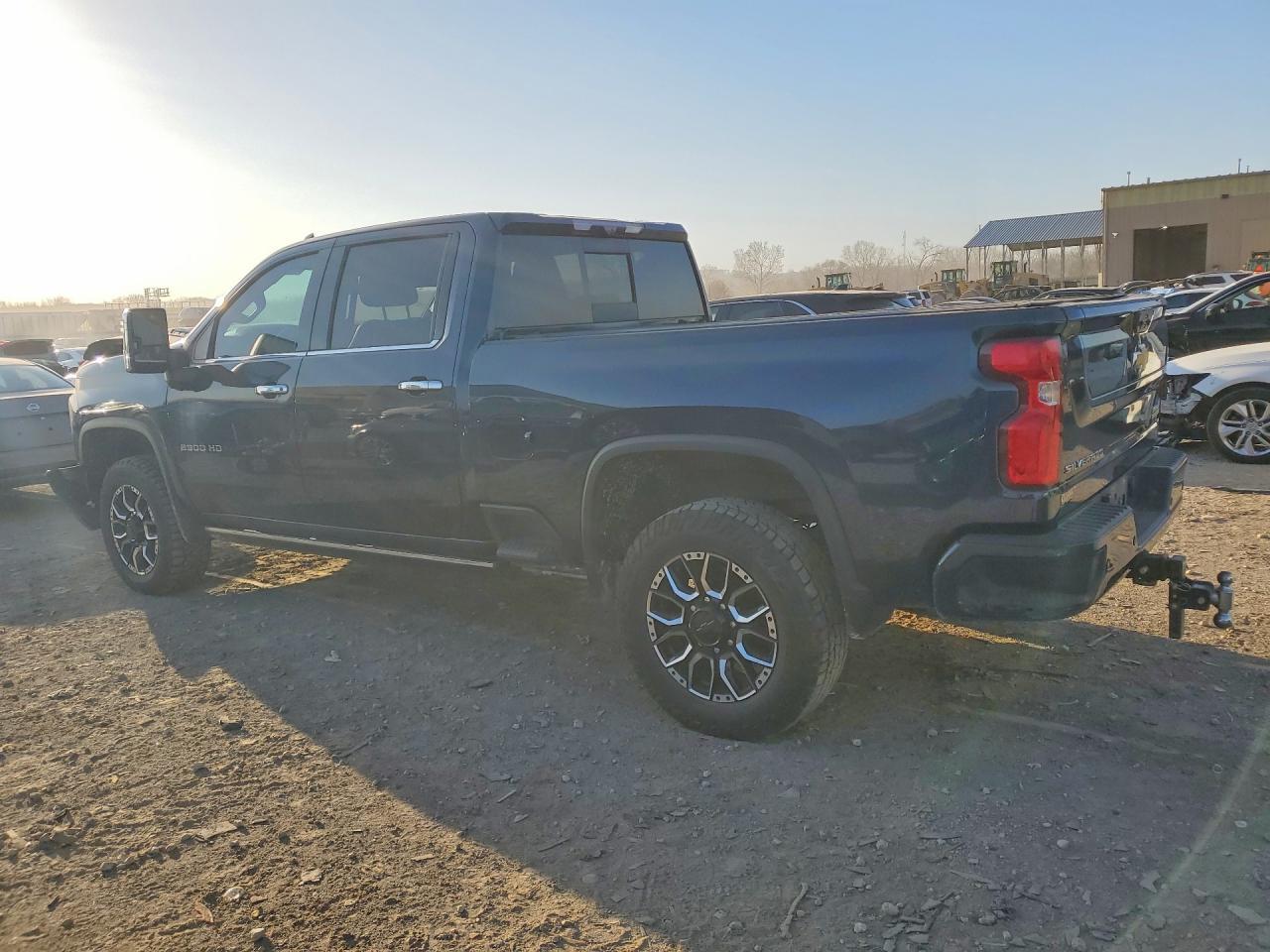 2022 Chevrolet Silverado K2500 High Country - Фото 2
