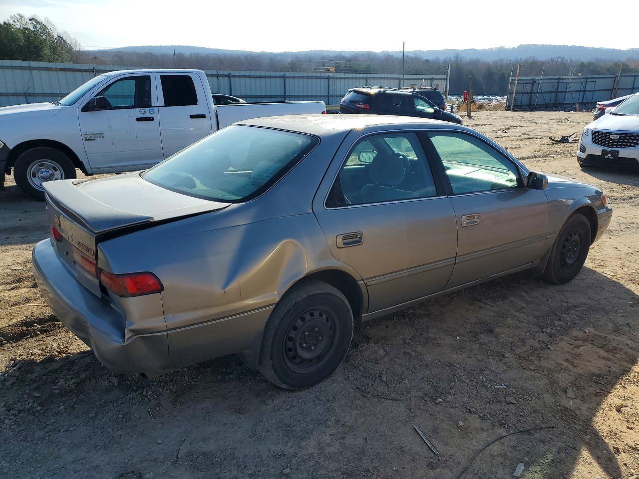 1999 Toyota Camry Le - Image 3