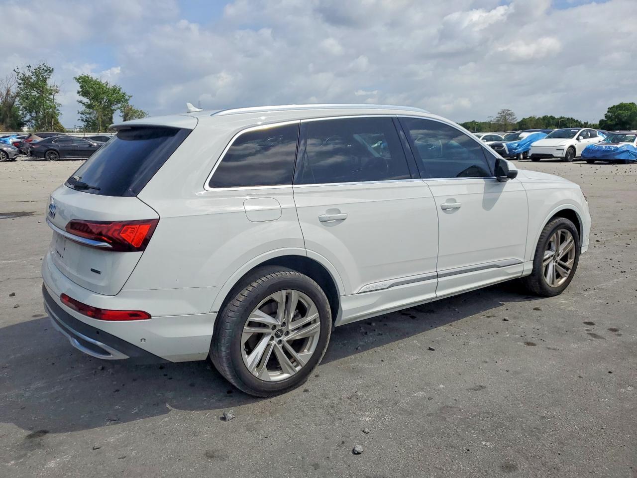 2021 Audi Q7 Premium Plus - Фото 3