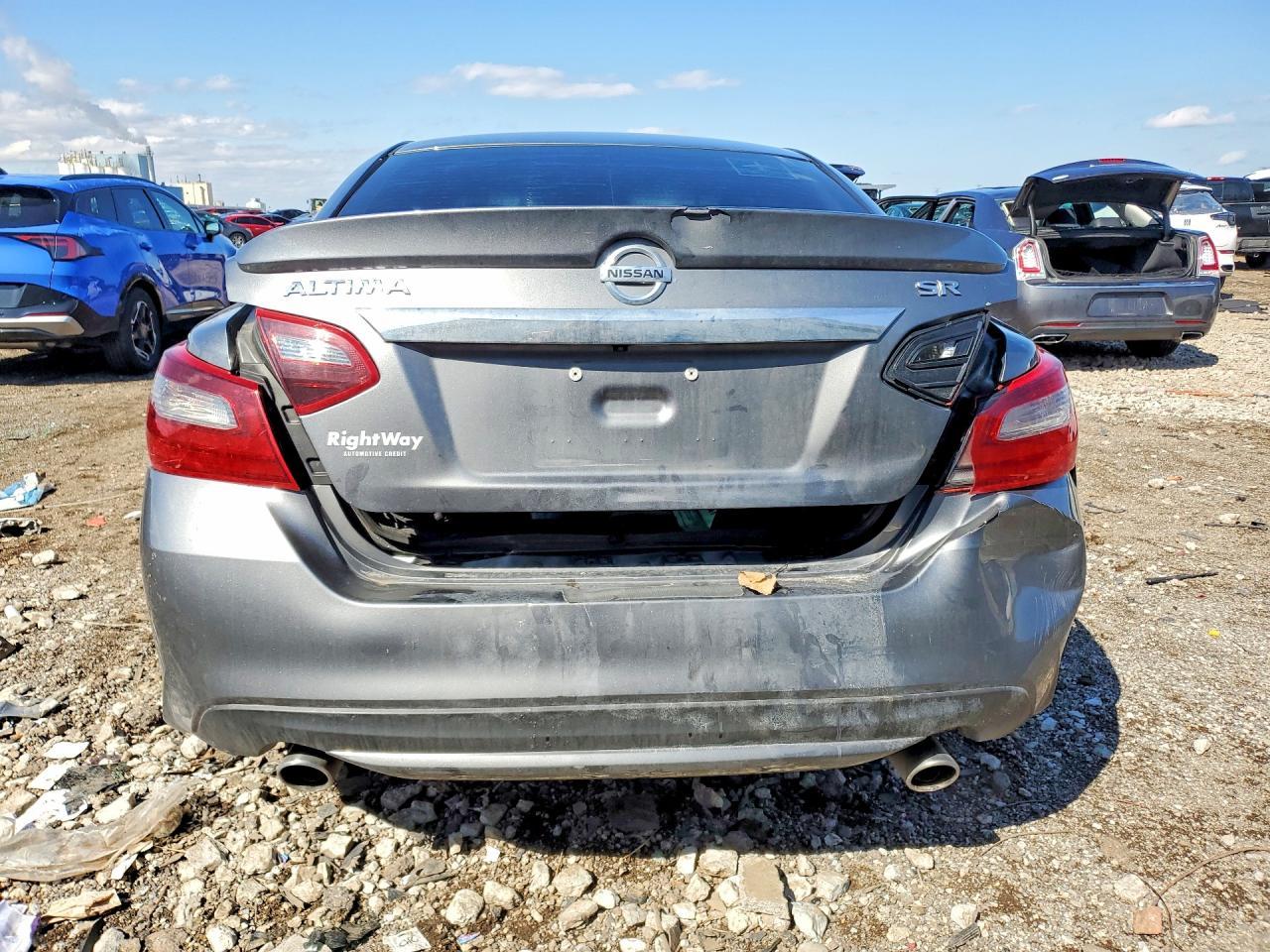 2017 Nissan Altima 2.5 Sr - Image 6