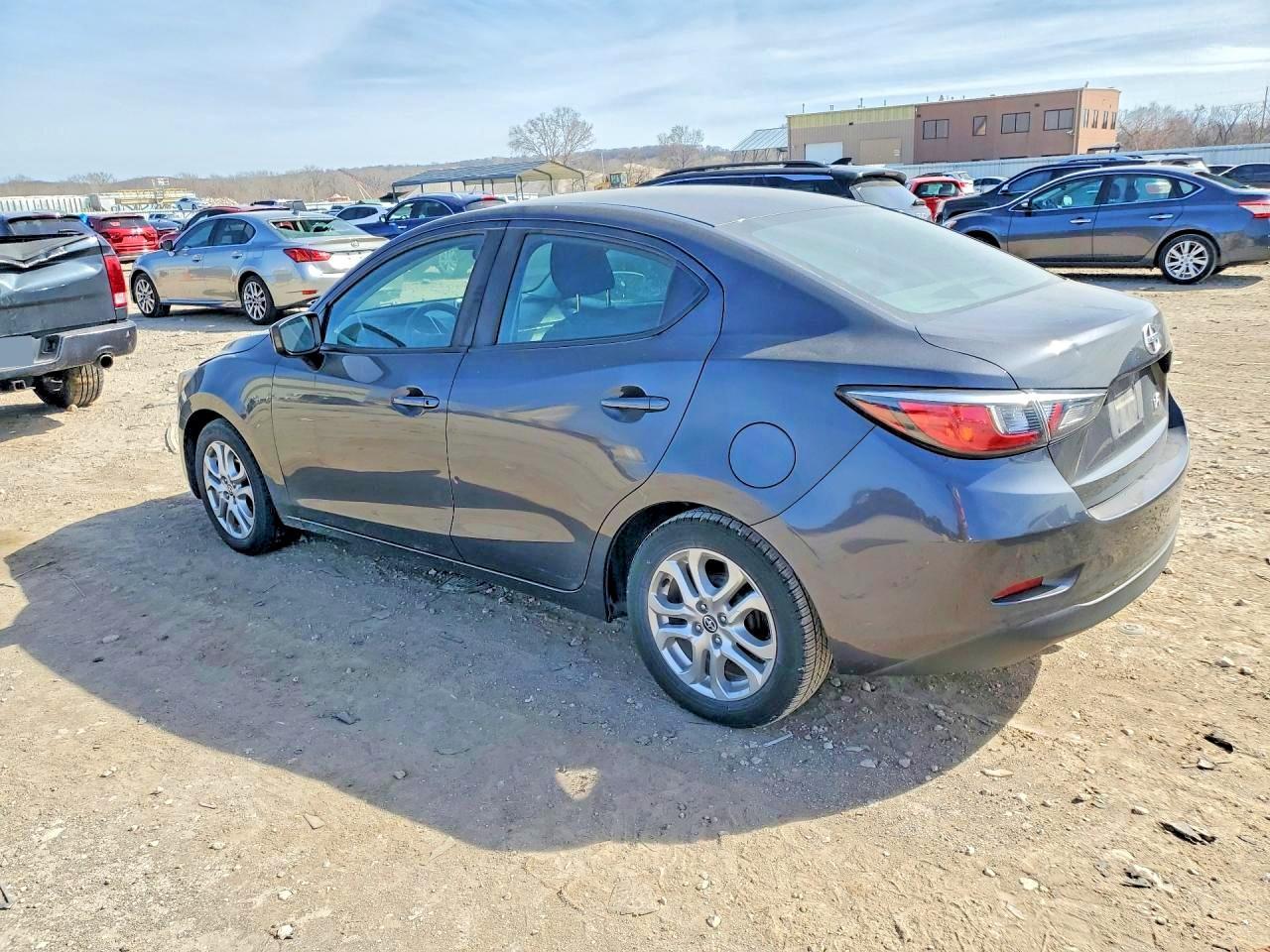 2016 Scion Ia Base - Фото 2