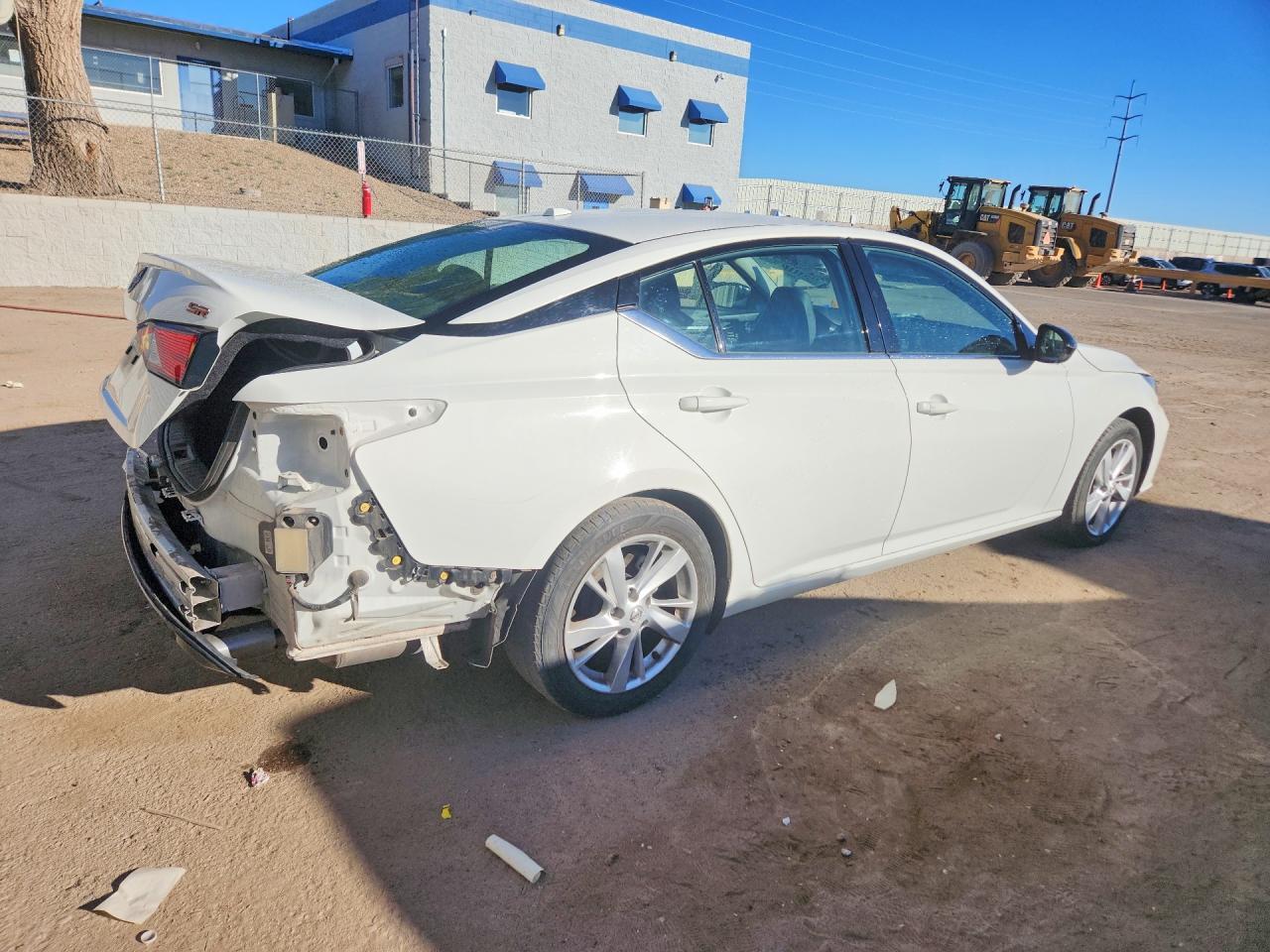 2024 Nissan Altima 2.5 Sr - Image 3