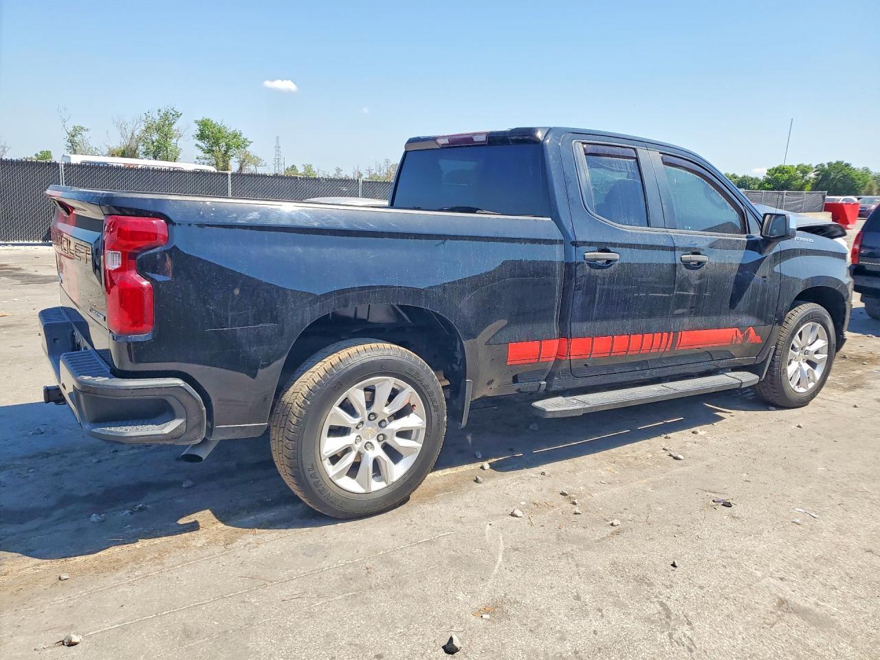2021 Chevrolet Silver1500 - Image 3