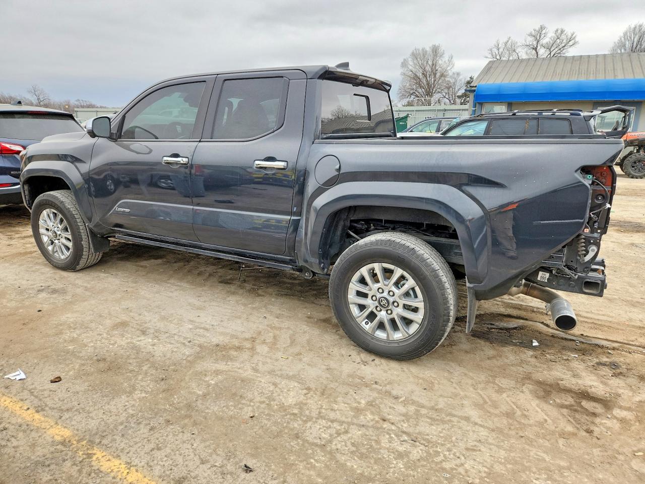 2025 Toyota Tacoma Limited - Фото 2
