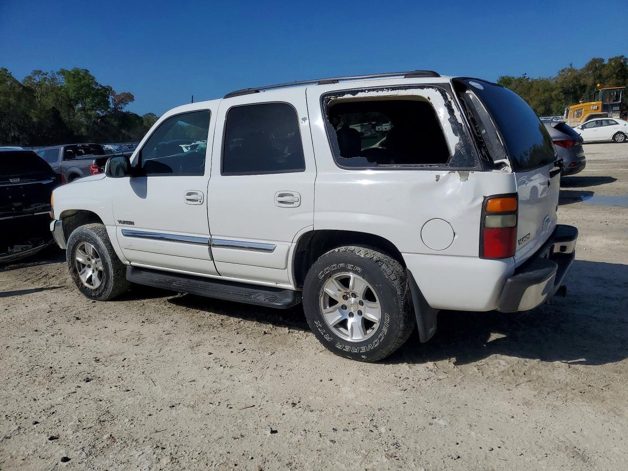 2005 GMC Yukon - Image 2