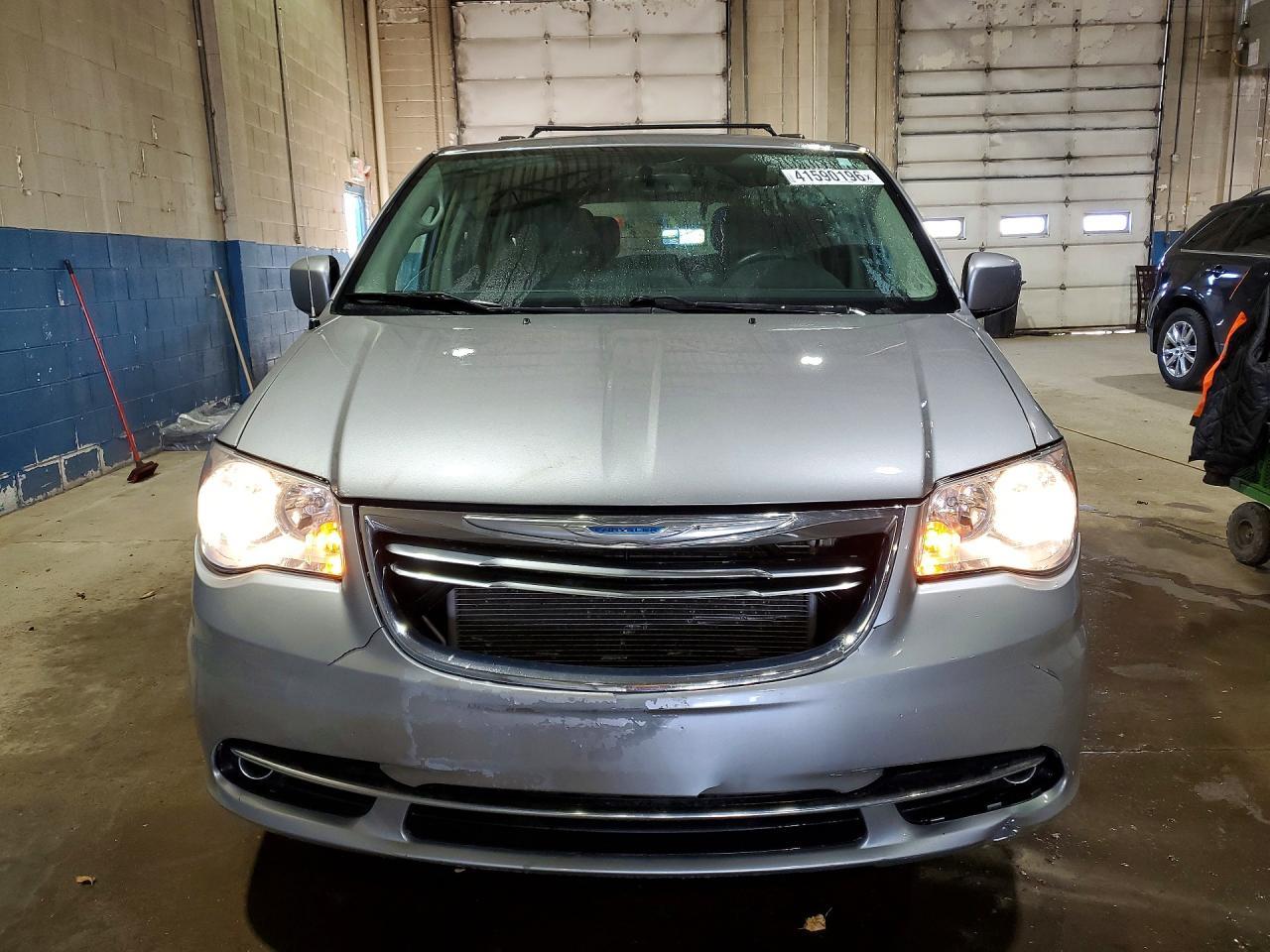 2016 Chrysler Town & Country Touring - Фото 5