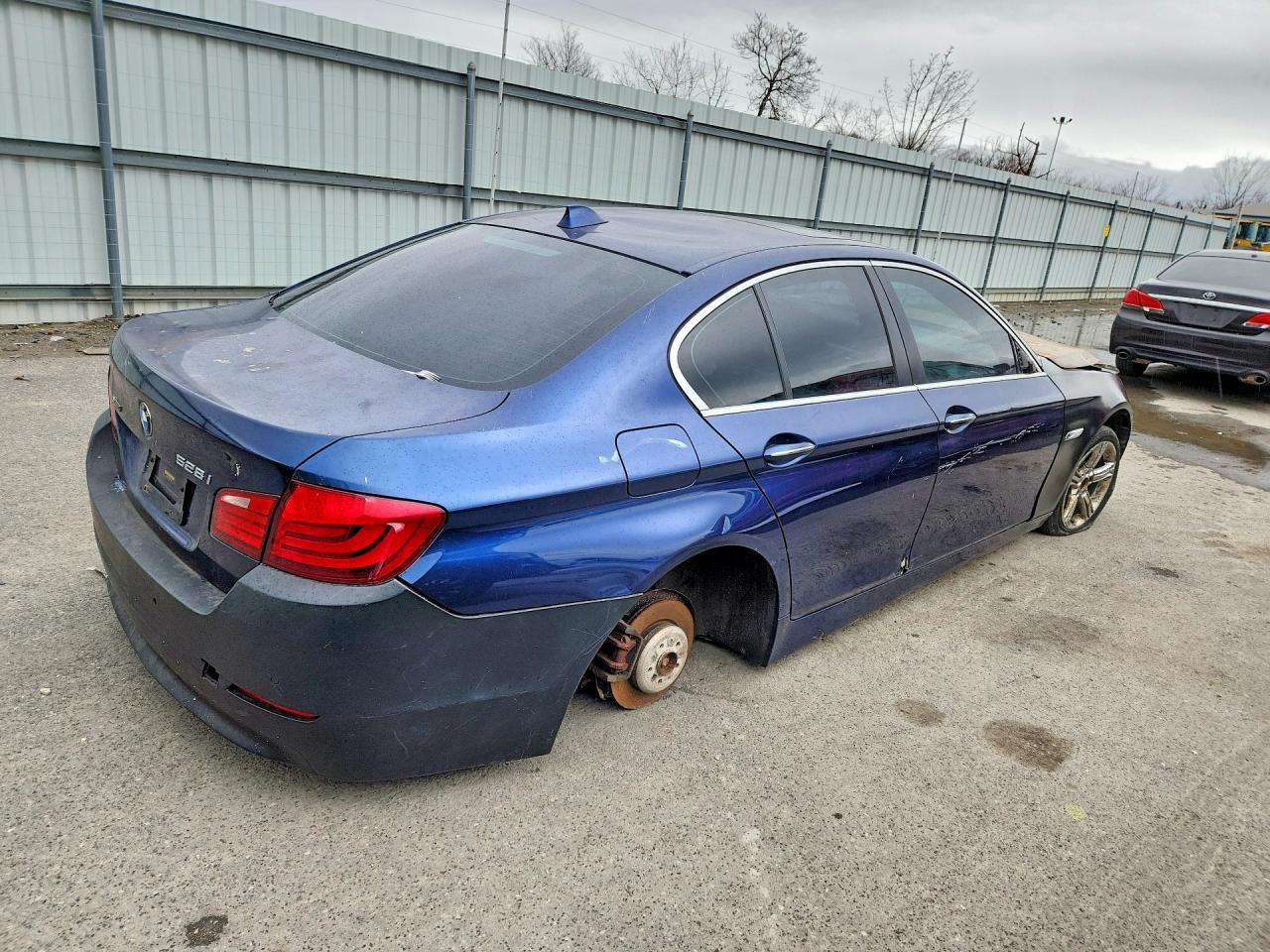2013 BMW 5 Series - Image 3