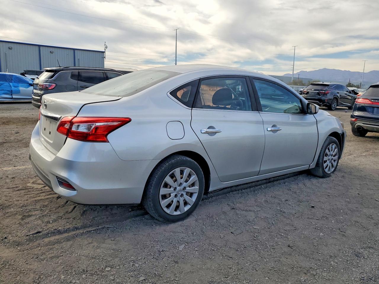 2017 Nissan Sentra S - Фото 3