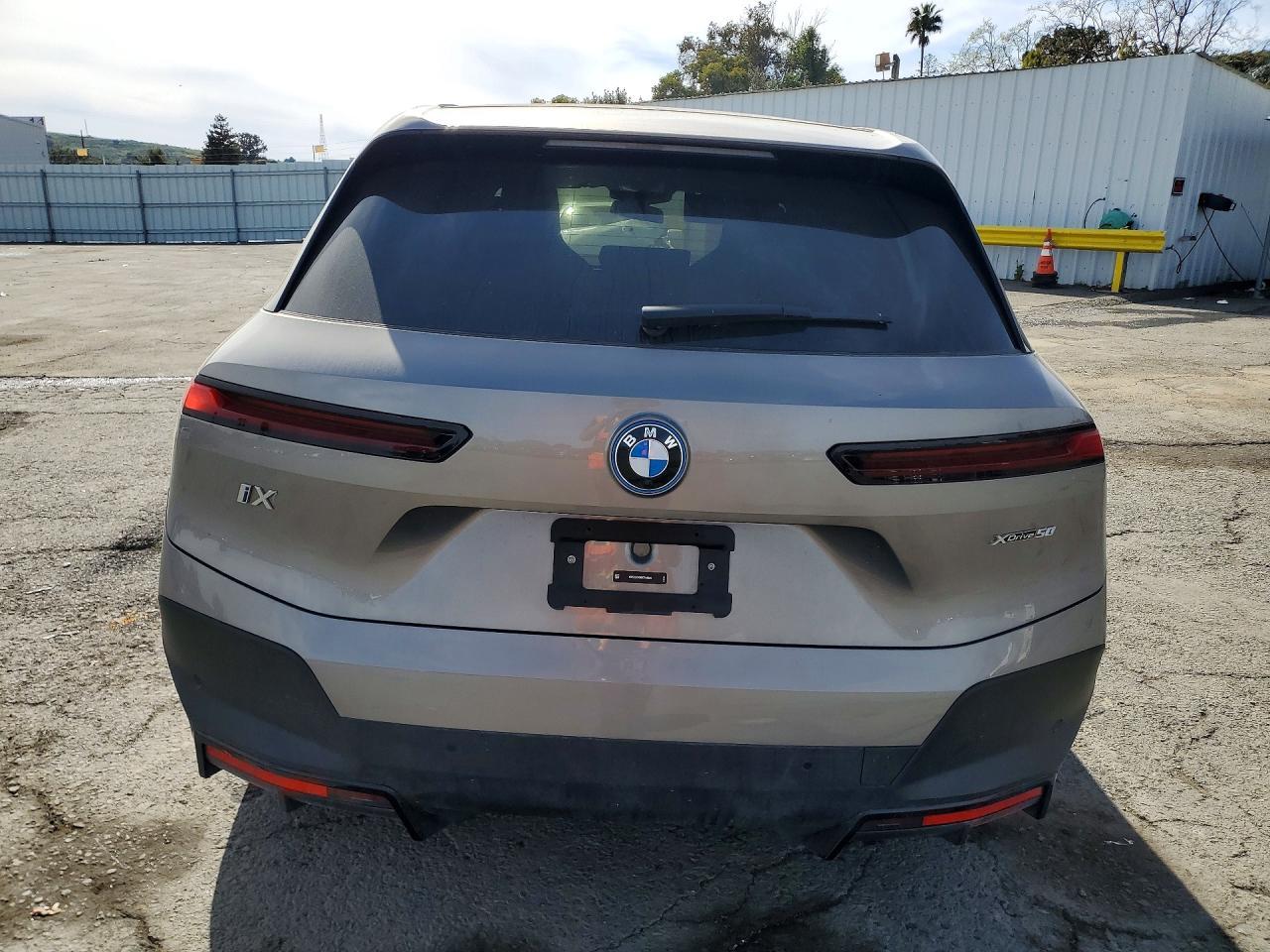 2025 BMW Ix xDrive50 - Фото 6