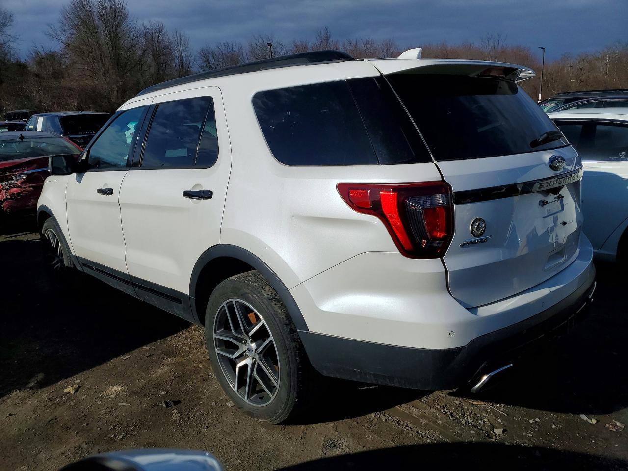 2016 Ford Explorer Sport - Image 2