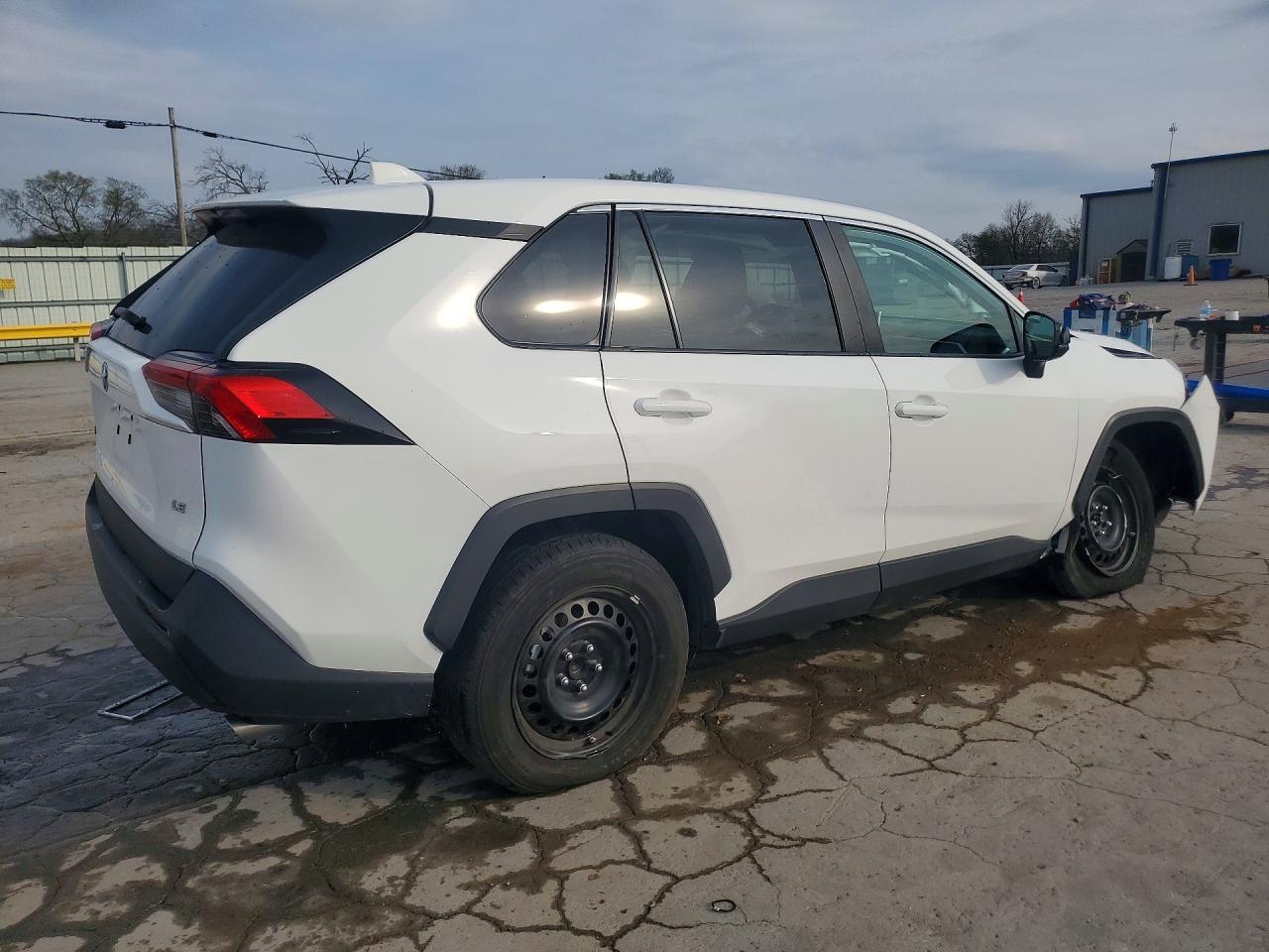 2024 Toyota Rav4 Le - Фото 3