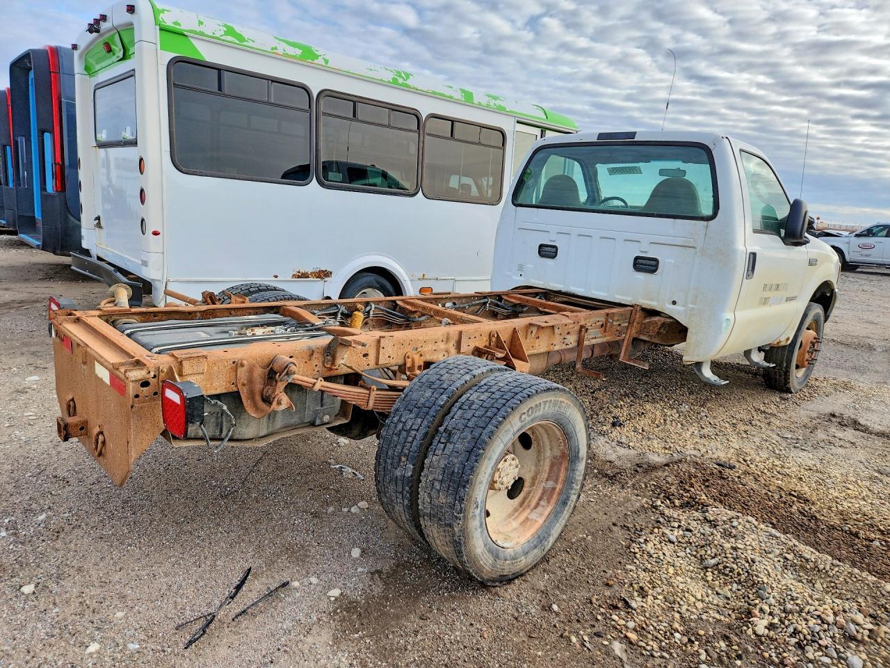 2004 Ford F550 Super Duty - Image 3