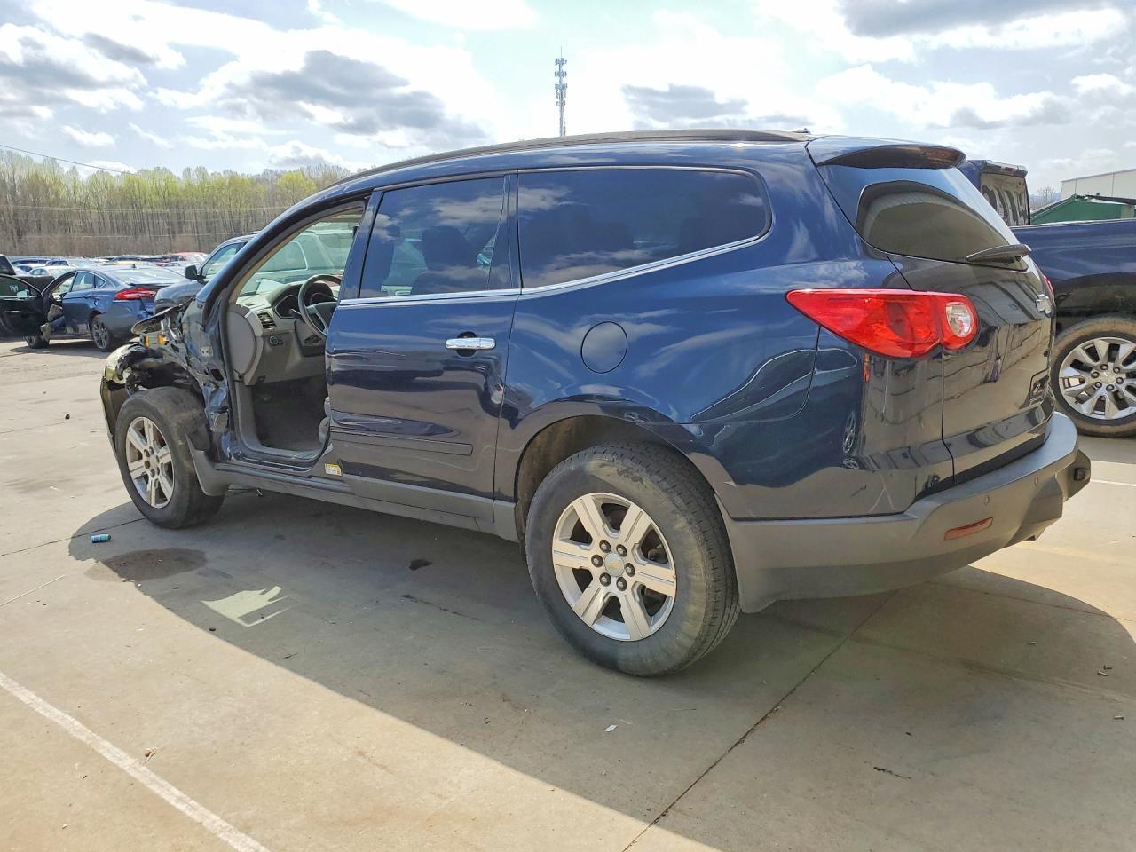 2011 Chevrolet Traverse Lt - Фото 2