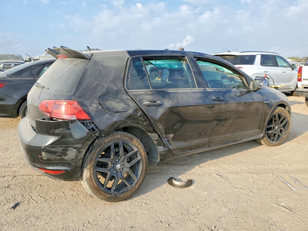 2017 Volkswagen Golf S - Image 3