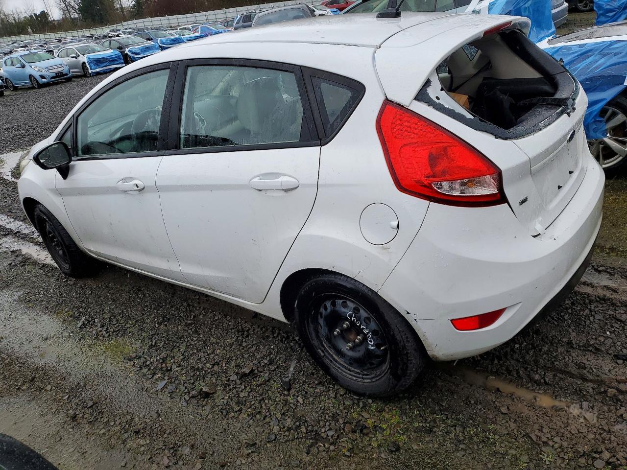 2013 Ford Fiesta Se - Image 2