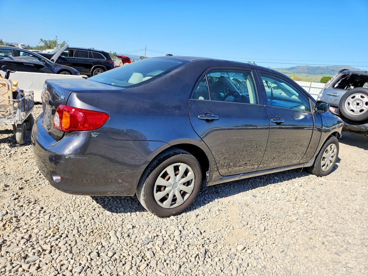 2010 Toyota Corolla Le - Фото 3
