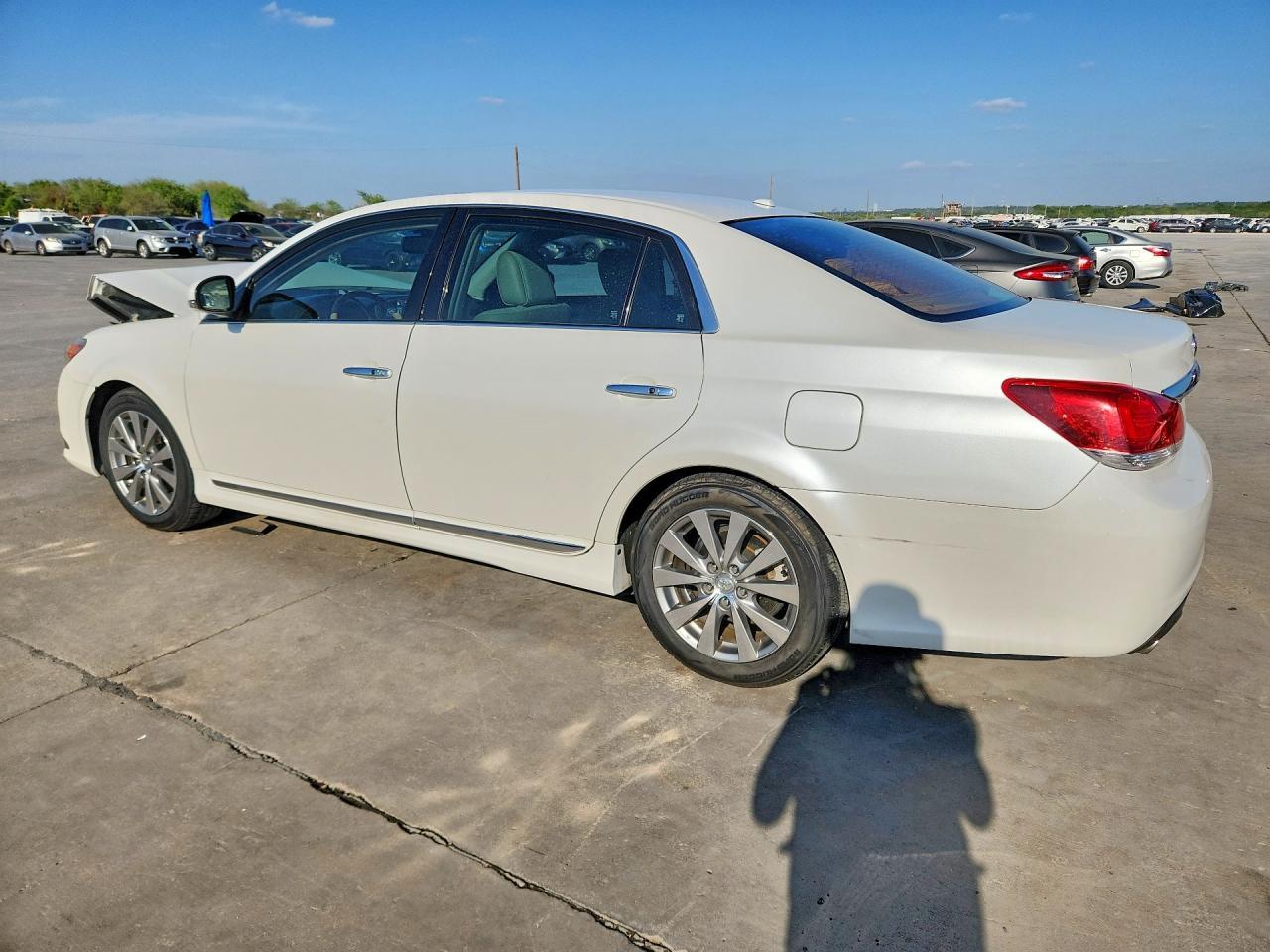 2011 Toyota Avalon Limited - Фото 2