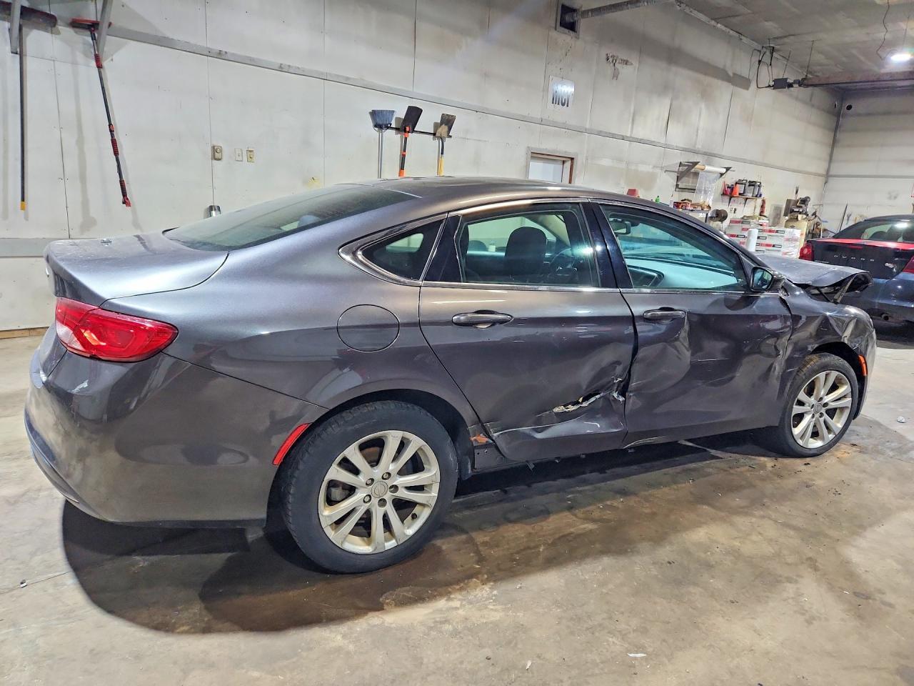 2015 Chrysler 200 Limited - Фото 3