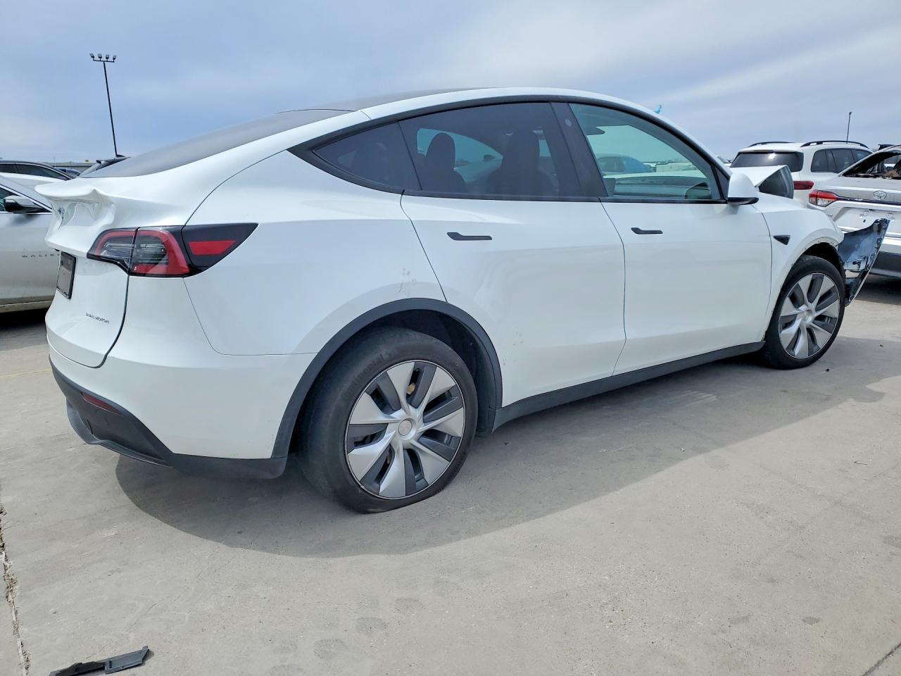 2023 Tesla Model Y - Image 3