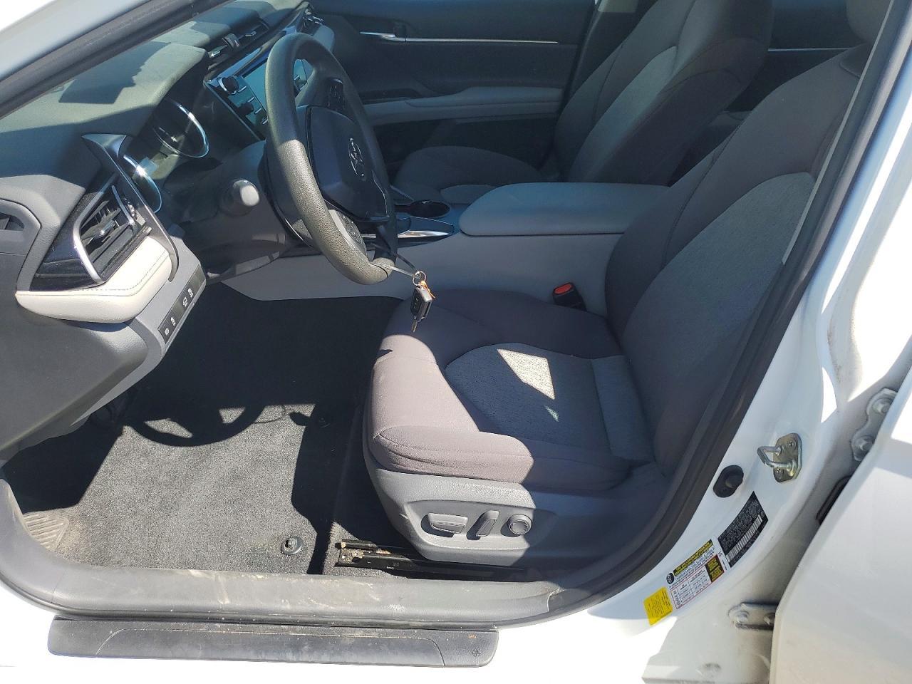 2019 Toyota Camry Le - Фото 7