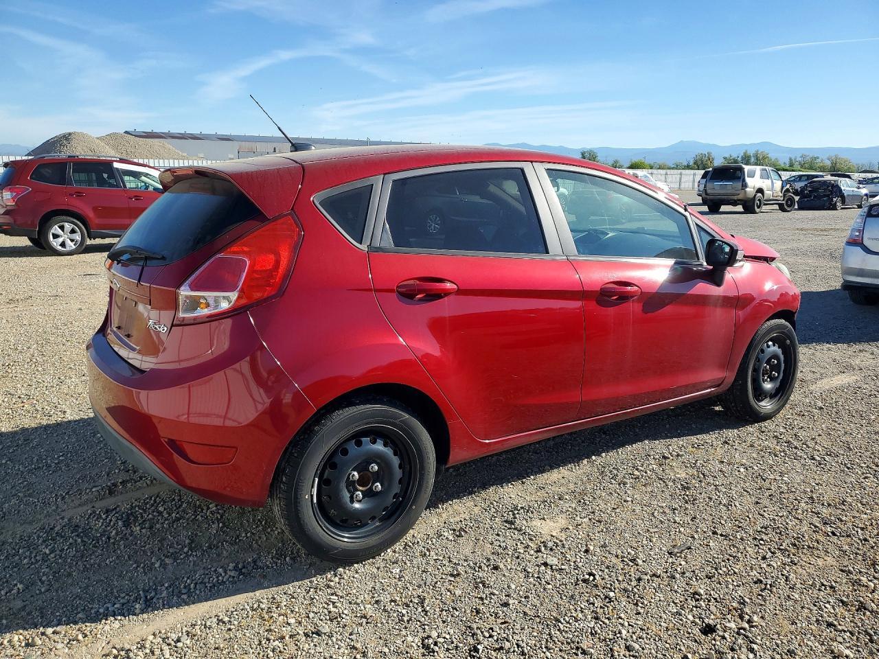 2015 Ford Fiesta Se - Фото 3
