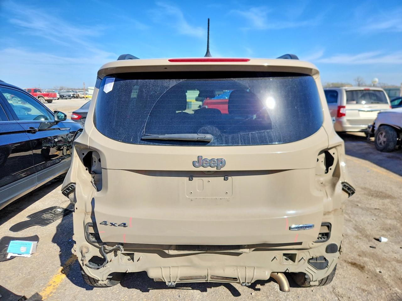 2016 Jeep Renegade Latitude - Image 6