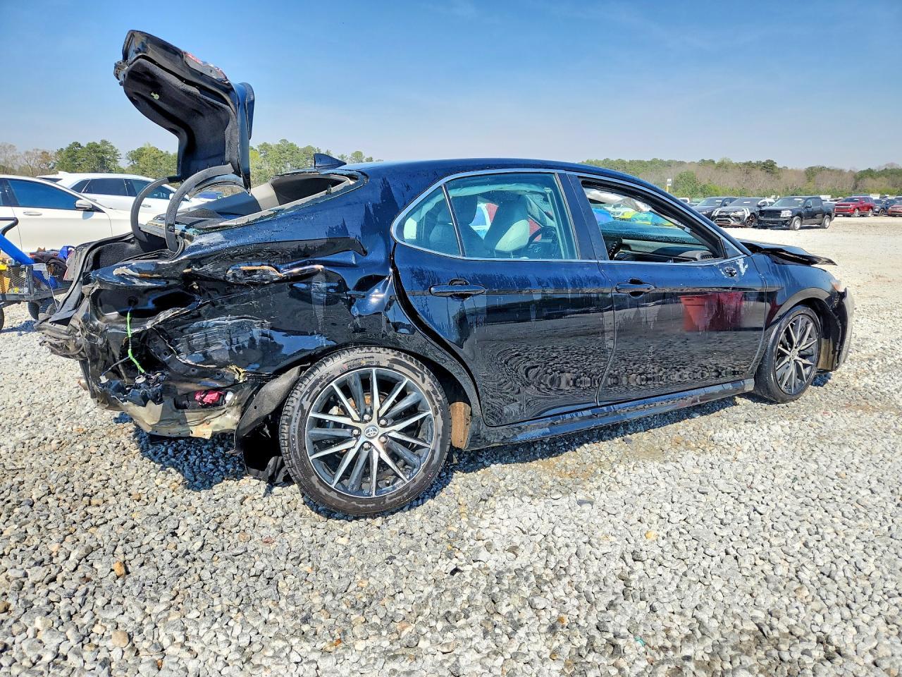 2024 Toyota Camry Hybrid Se - Image 3