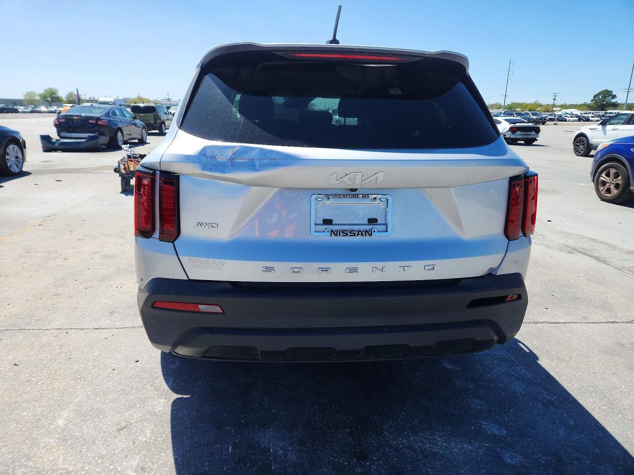 2022 Kia Sorento Lx - Image 6