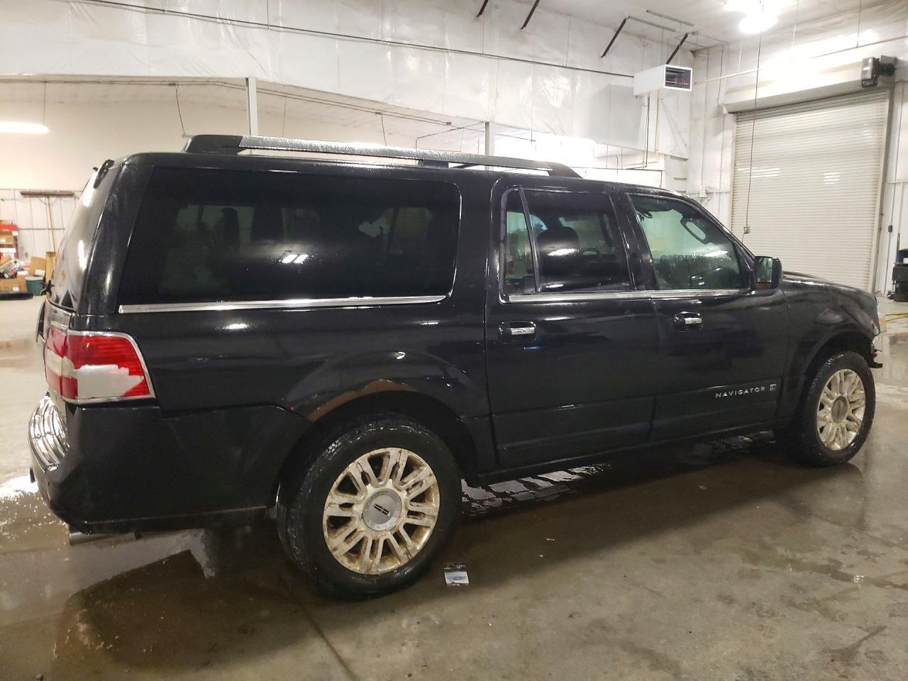 2013 Lincoln Navigator L - Image 3