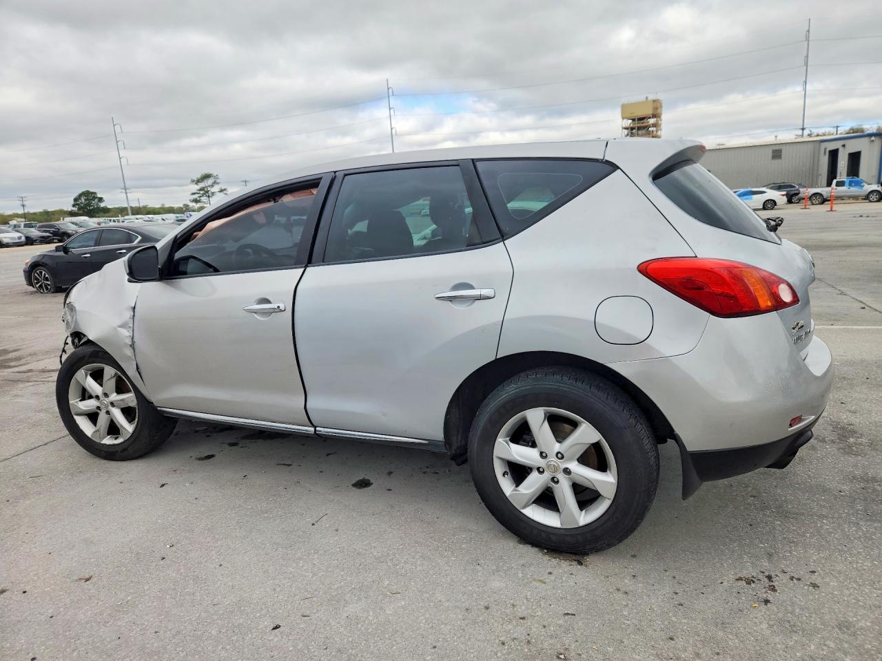 2009 Nissan Murano S - Image 2